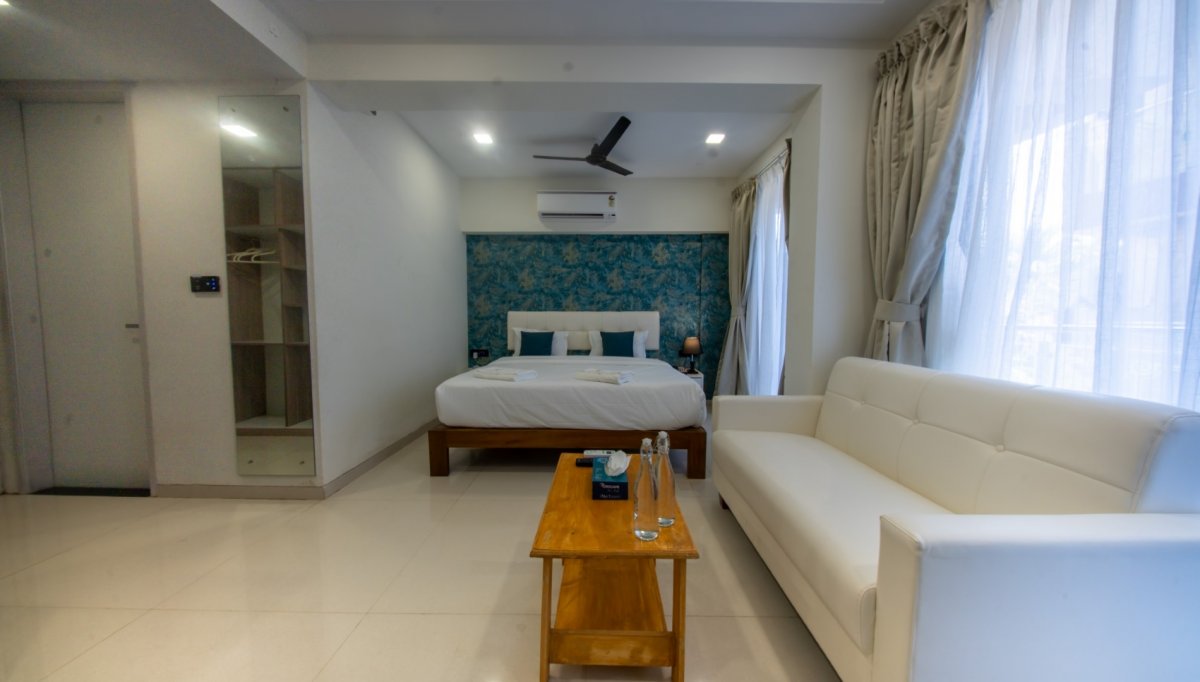 Suites with Deck Room